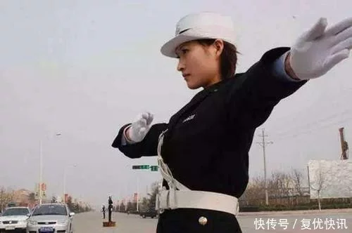 跟着大车挡住了视线闯了红灯，算不算违章？交警：再说.