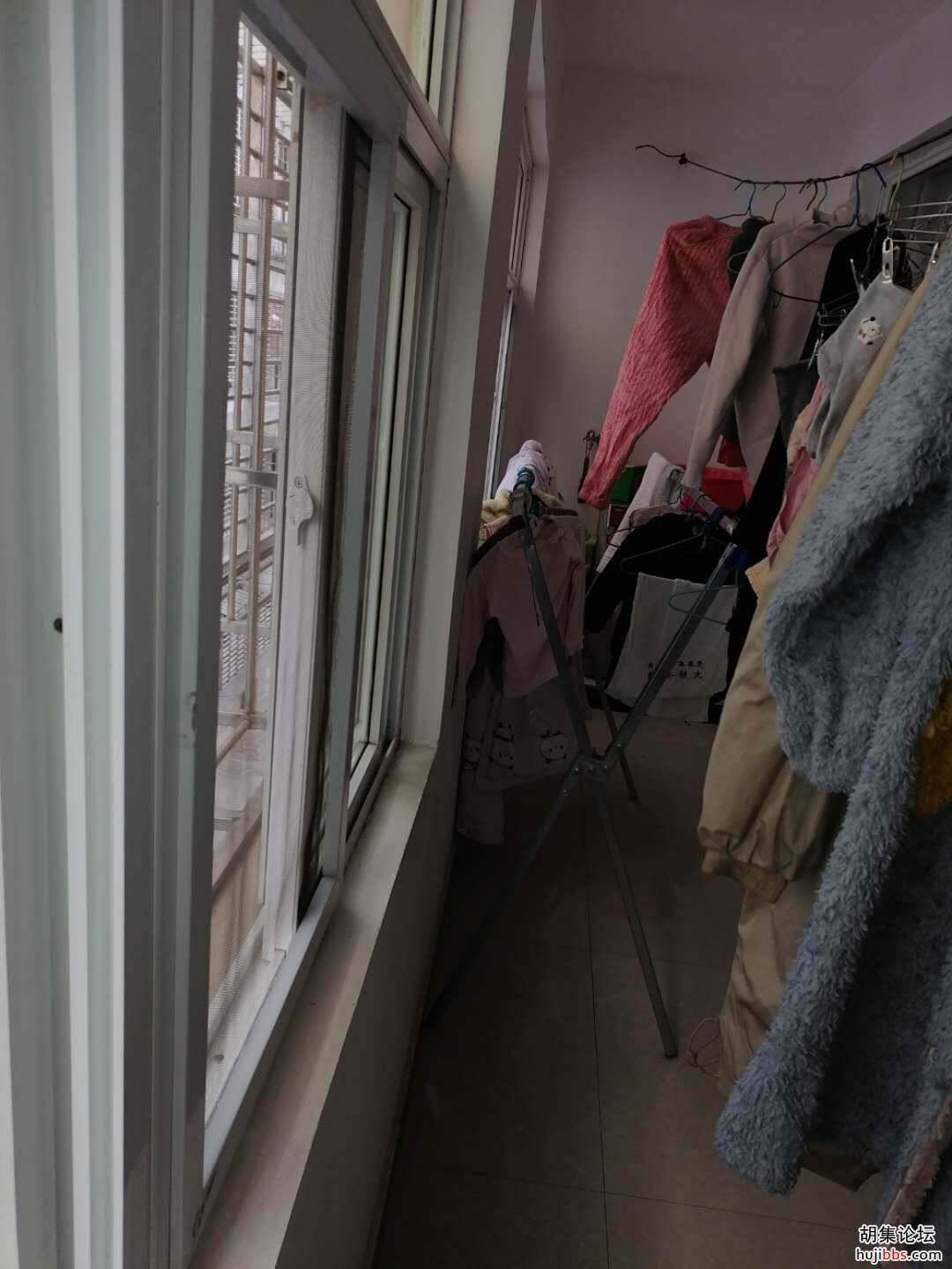 房屋出售,胡集小学正对面三室两厅一厨两卫精装修