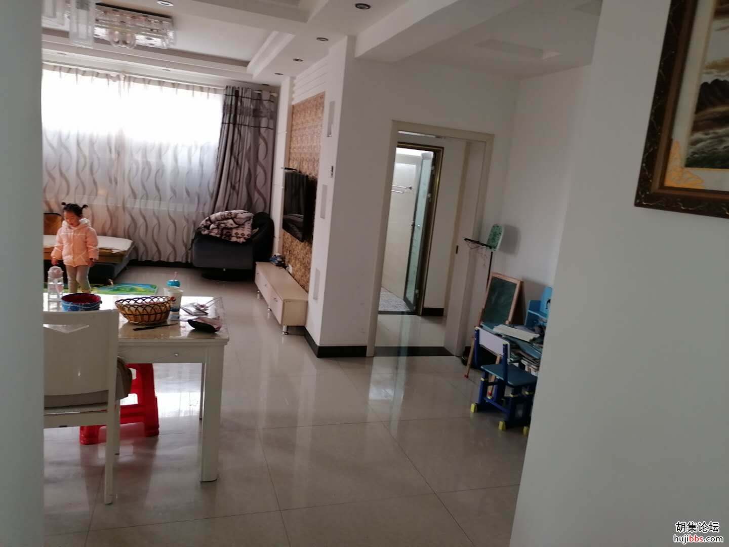 房屋出售,胡集小学正对面三室两厅一厨两卫精装修