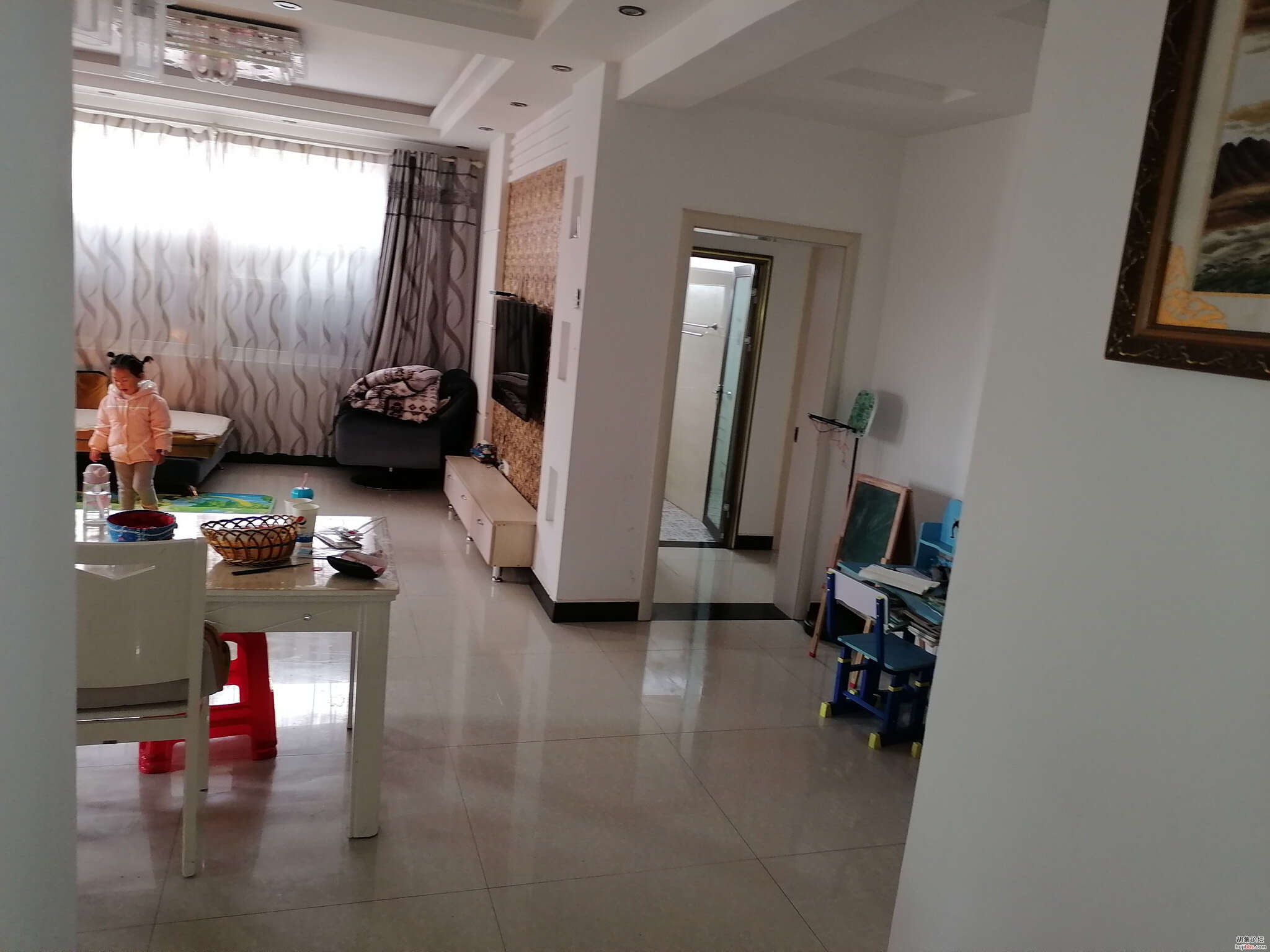 胡集小学正对面，小产权房，三室两厅一厨两卫精装修