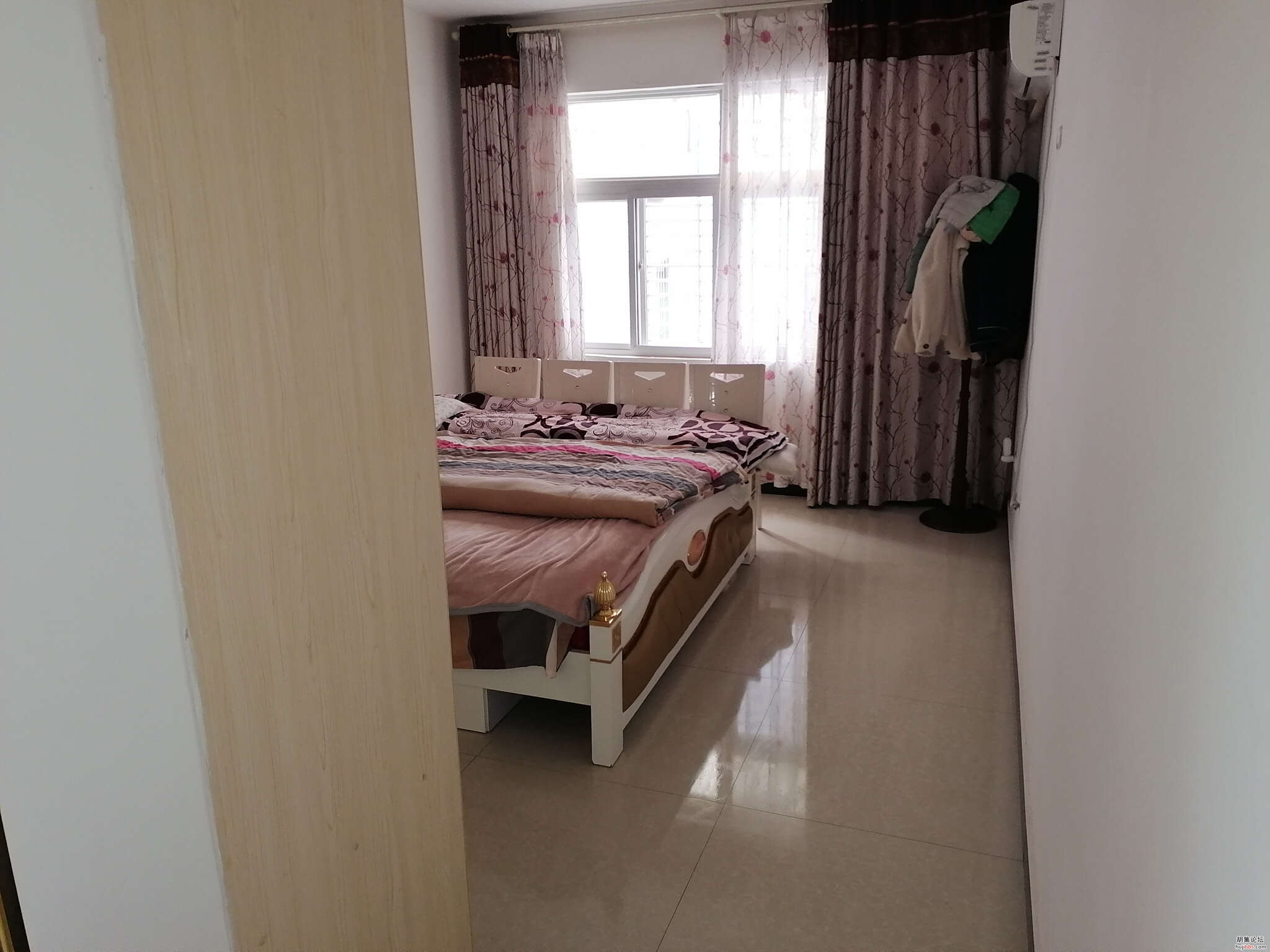 胡集小学正对面，小产权房，三室两厅一厨两卫精装修