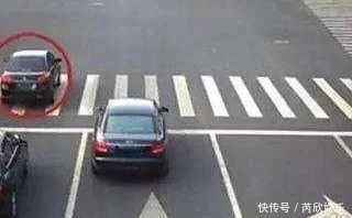 开车到路口发现闯红灯了，这时候是停还是开过去