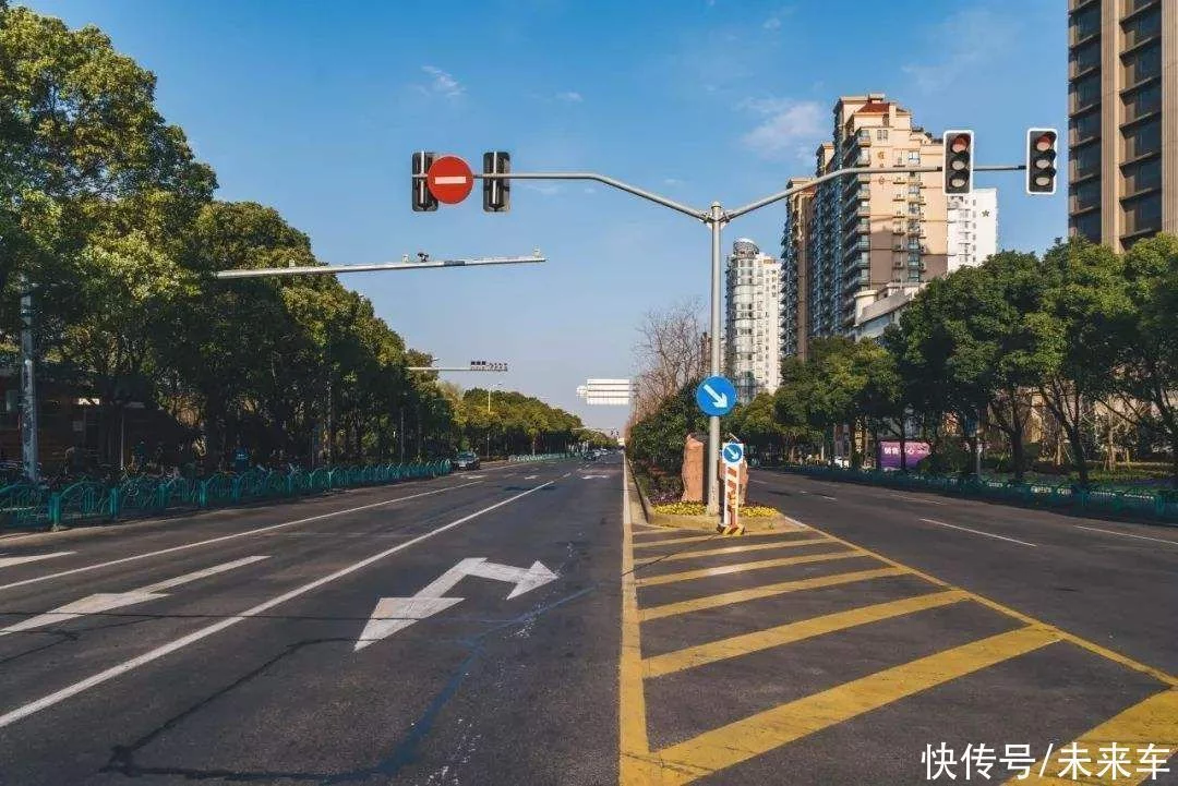 红灯允许右转，为何还被扣6分？交警：看不见它60分都