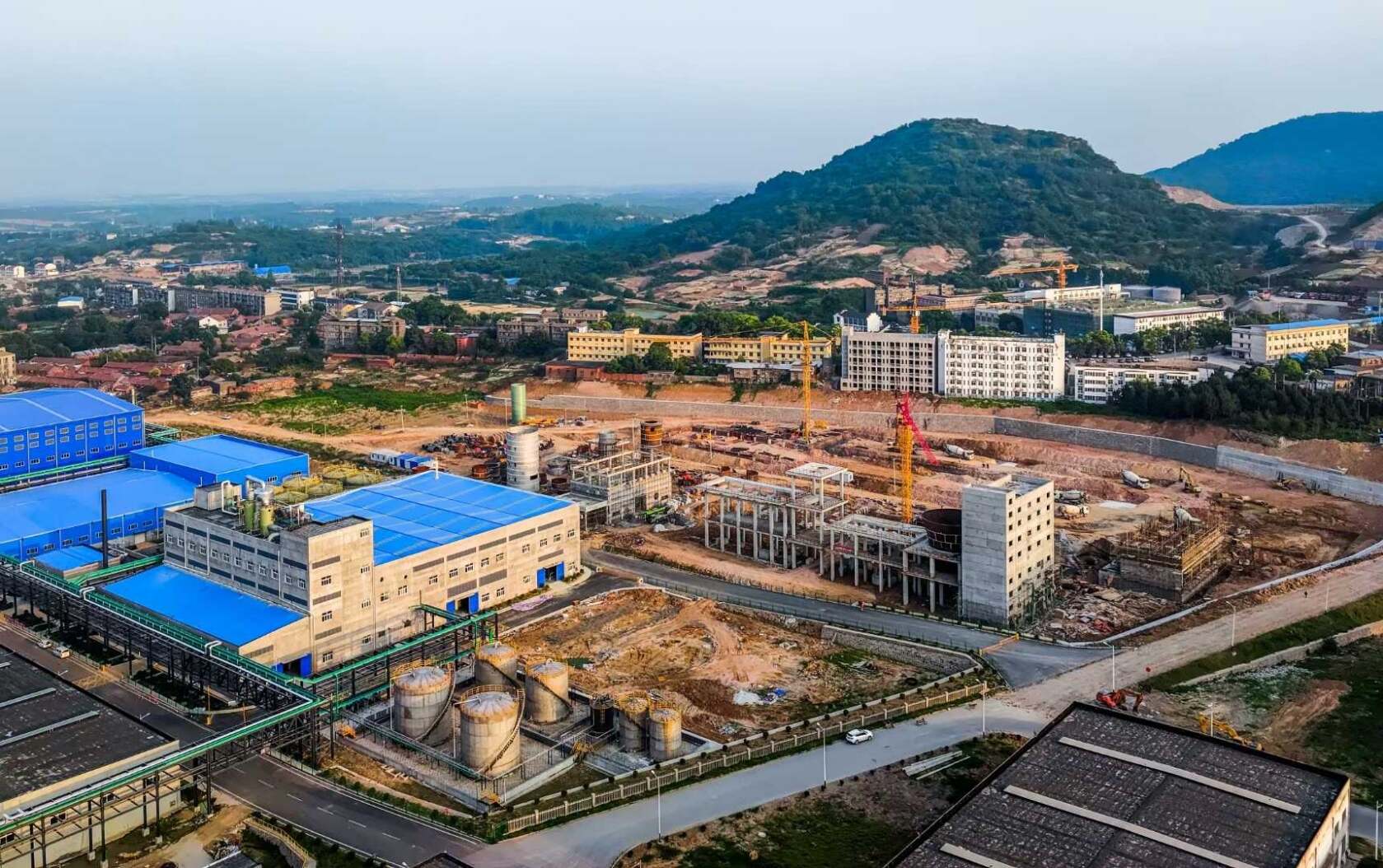 20万吨磷酸铁及配套化工项目正在火热建设中